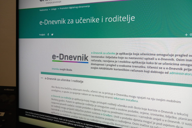 Novi alat u e-Dnevniku: uvedena Informativka za bržu i sigurniju komunikaciju roditelja i nastavnika