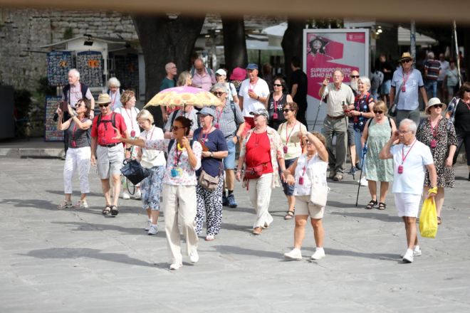 Strani turisti Hrvatskoj u prvoj polovici godine donijeli više od četiri milijarde eura