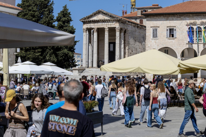 Prihodi od stranih turista u prvoj polovici godine veći za 5,9% u odnosu na lani