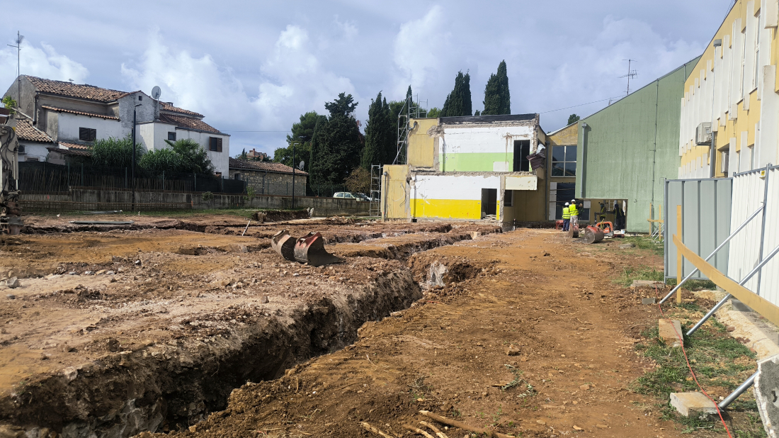 Evo kako napreduje rekonstrukcija i dogradnja OŠ Jurja Dobrile u Rovinju