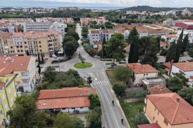 Drska krađa u Rovinju: Pod izlikom pomoći ušao u stan pa starijoj ženi ukrao nakit