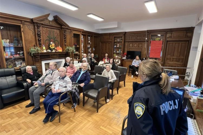 Članovi Udruge slijepih osoba Istarske županije i umirovljenici educirani o prijevarama