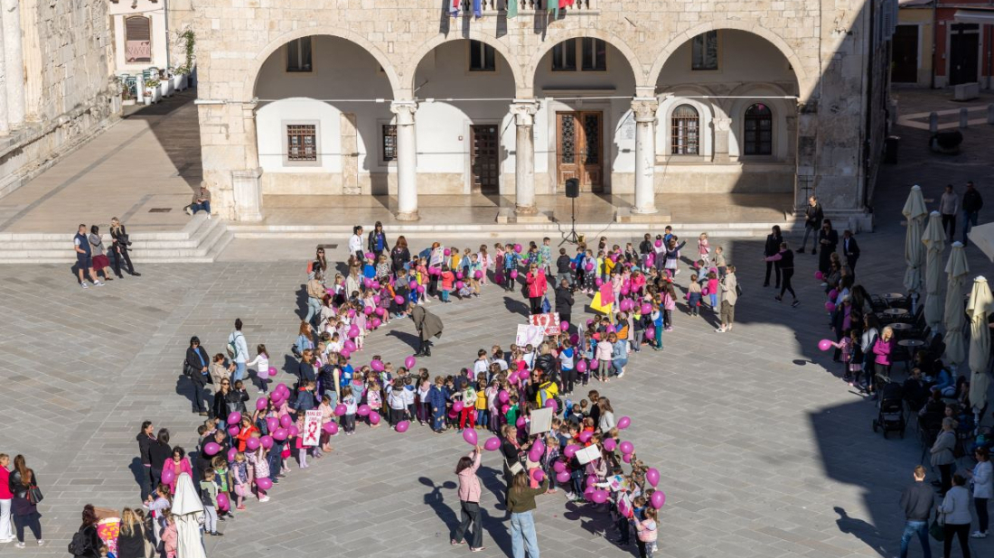 Djeca pulskih vrtića sudjelovala u akciji „Mama, budi zdrava – Ružičasti listopad“