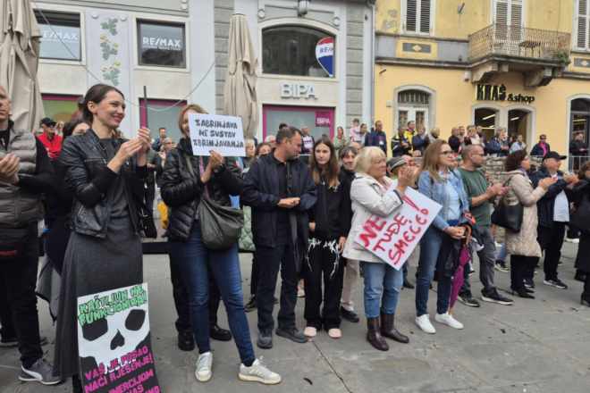 FOTO: Započeo prosvjed zbog Kaštijuna: “Ljudi pate, ovo više nije život koji se može podnijeti”
