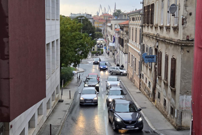 Krađe u Puli: U jednoj noći ukradeni bicikl i električni romobil