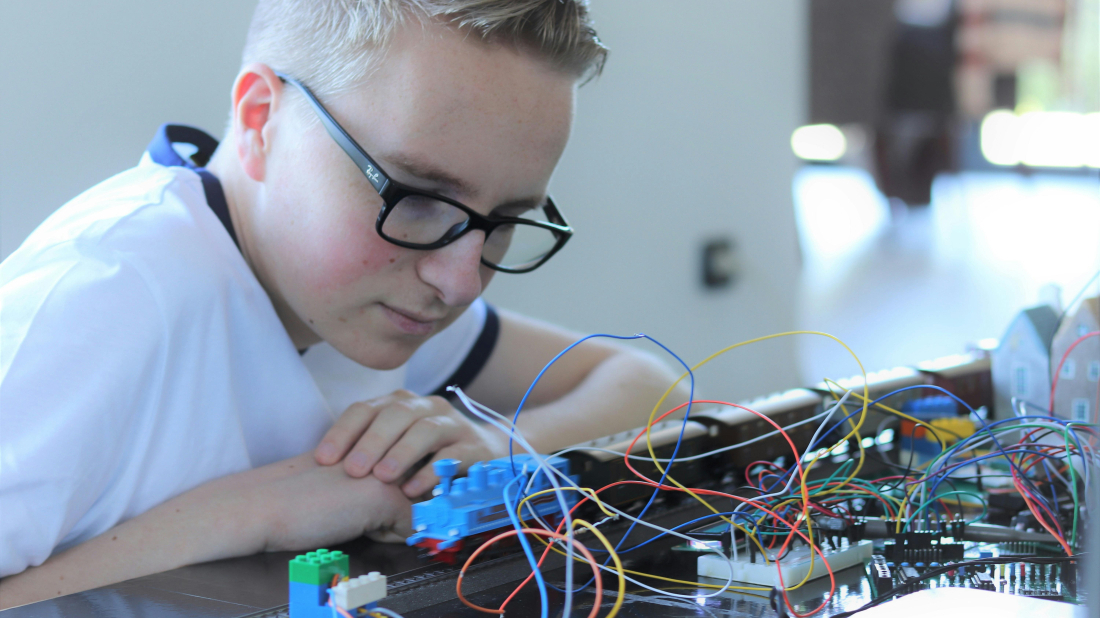 EU Code Week u Gradskoj knjižnici Pazin: prvi koraci u svijet programiranja uz LEGO