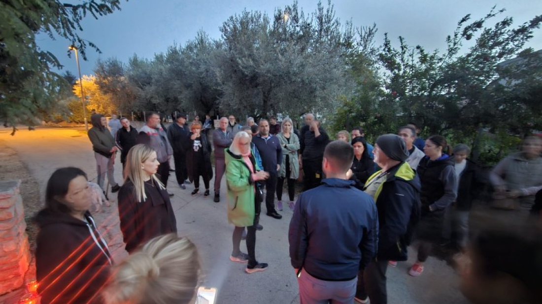 Mještani Valdebeka prosvjedovali protiv repetitora: “Novac ne može biti iznad zdravlja djece”