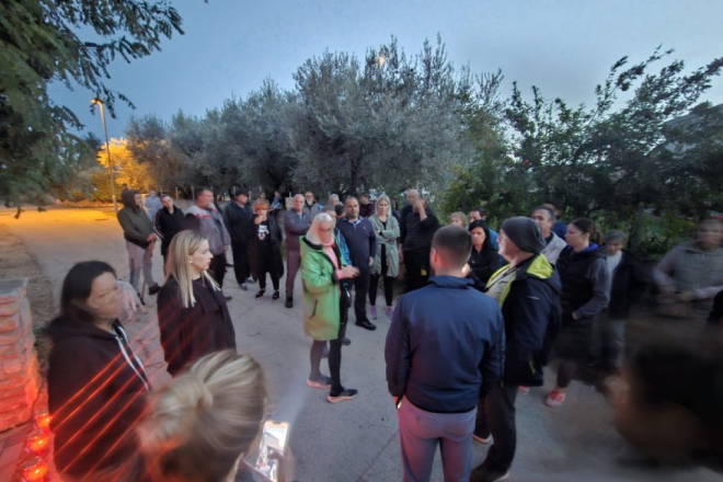 Mještani Valdebeka prosvjedovali protiv repetitora: “Novac ne može biti iznad zdravlja djece”