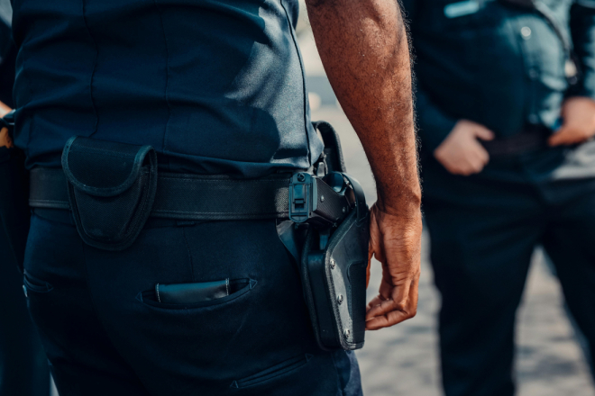 Zaštitar na intervenciju došao mrtav pijan! Napuhao je više od dva promila