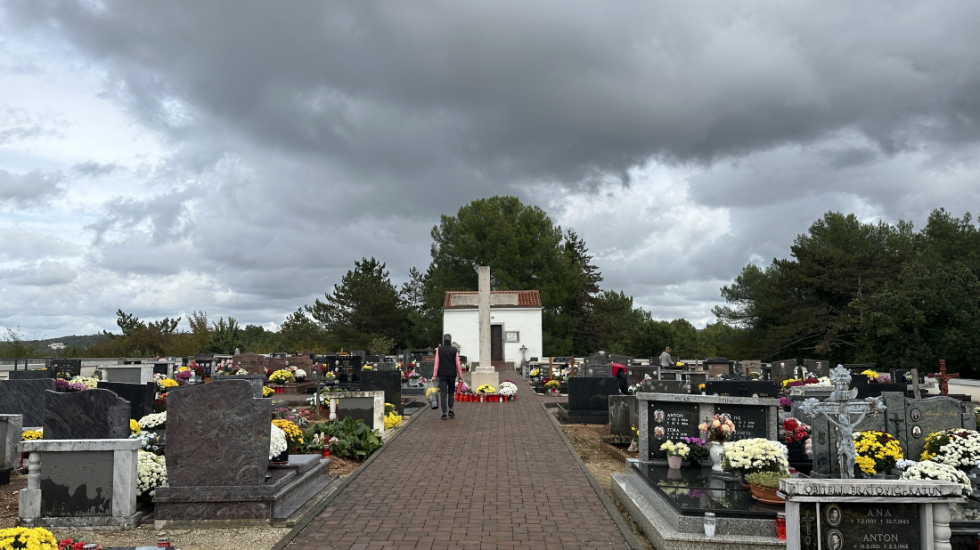 Tradicija i običaji Svih svetih: Znate li da se na groblje nekoć nosila hrana?