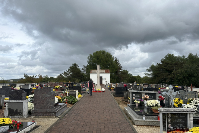 Tradicija i običaji Svih svetih: Znate li da se na groblje nekoć nosila hrana?