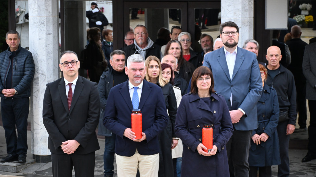 Foto: Polaganjem vijenaca svečano obilježen blagdan Svih svetih i Dušni dan