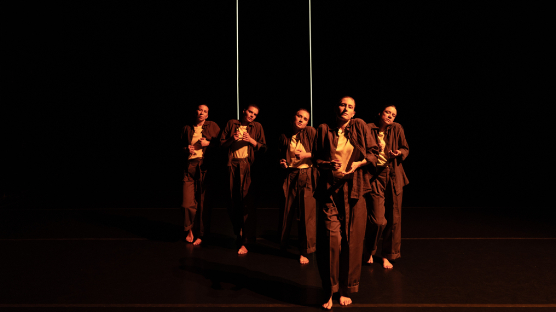 Miris kiše na ispucaloj zemlji – Zagrebački plesni ansambl gostuje u INK-u s predstavom “Petricore”