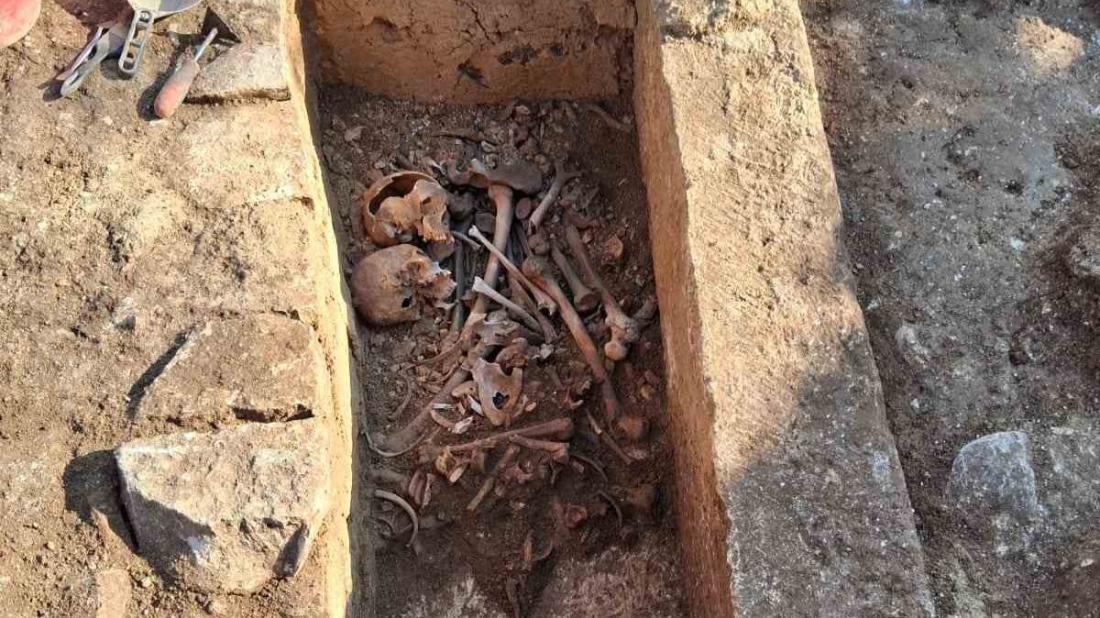 FOTO: Kod pulske Arene pronađene dvije lubanje i razbacane kosti u grobu iz 5. stoljeća!