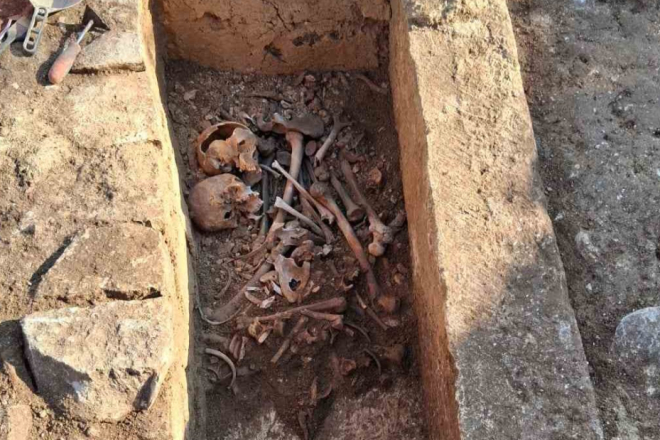 FOTO: Kod pulske Arene pronađene dvije lubanje i razbacane kosti u grobu iz 5. stoljeća!