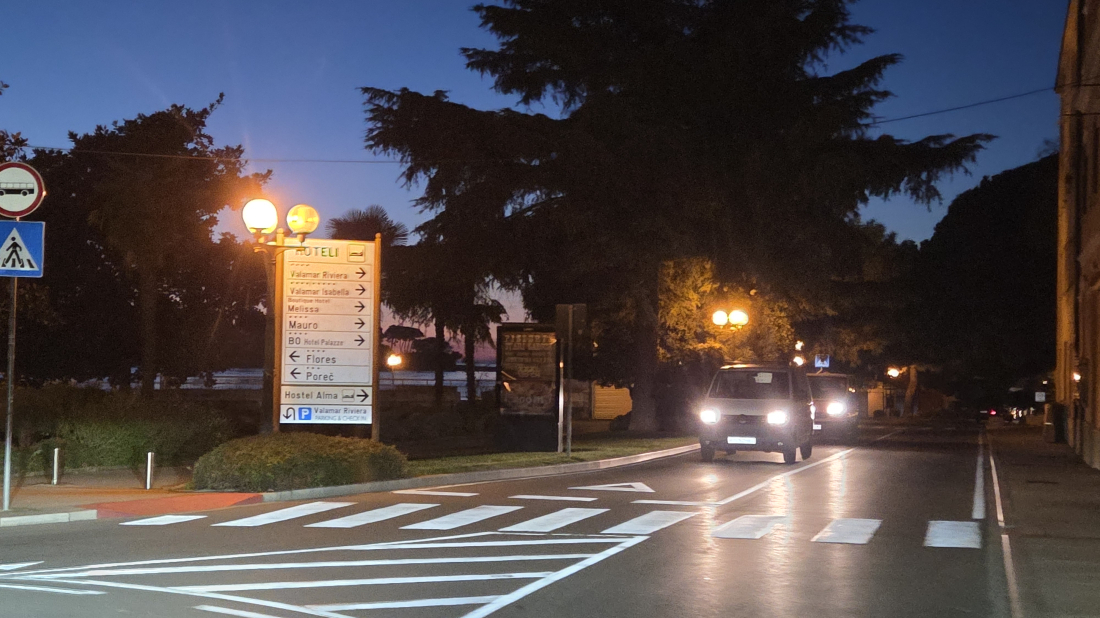 Poreč: Netko otvorio auto i ubacio pirotehniku – vozilo planulo u trenu