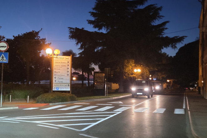 Poreč: Netko otvorio auto i ubacio pirotehniku – vozilo planulo u trenu