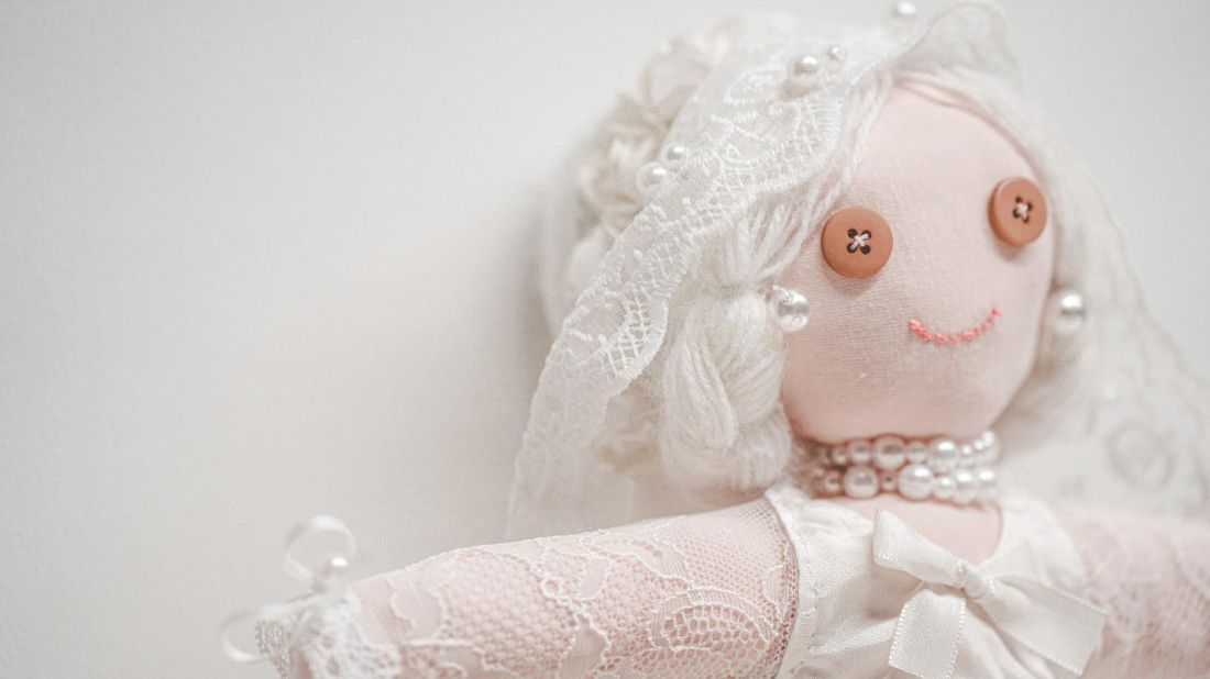 Rovinjska umjetnica Lucia Ugrin ovog utorka otvara izložbu ''Igla i konac''