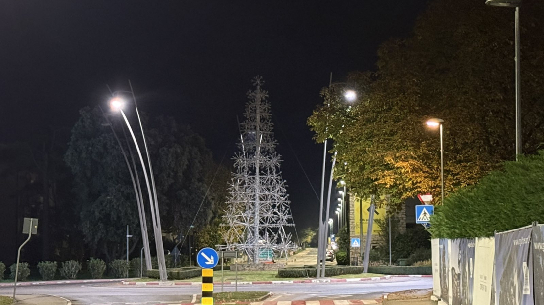 OSVANULI PRVI UKRASI! Umag se presvlači u blagdansko ruho