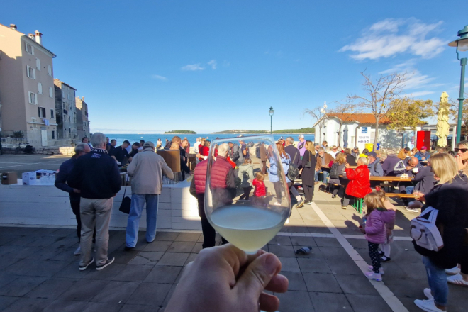 MARTINJA BEZ TAKUINA Ovog utorka u Rovinju besplatno kušajte mlada vina lokalnih vinara