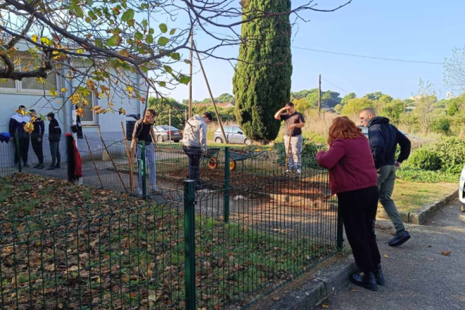 Učenici i profesori Industrijsko-obrtničke škole Pula zajedno uređuju i oplemenjuju školski okoliš