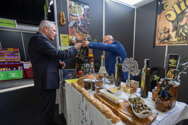 FOTO GALERIJA Od lokalne priče do svjetske pozornice: Otvoreni su 19. Dani mladog maslinovog ulja u Vodnjanu!