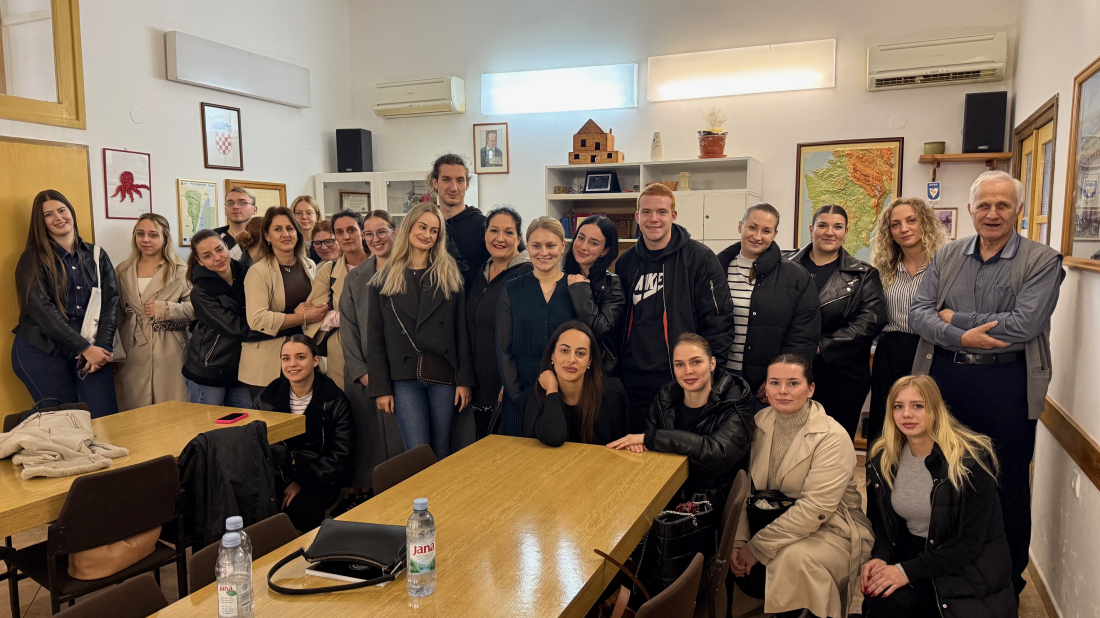 Budući medicinari u Puli se upoznali sa svijetom slijepih osoba