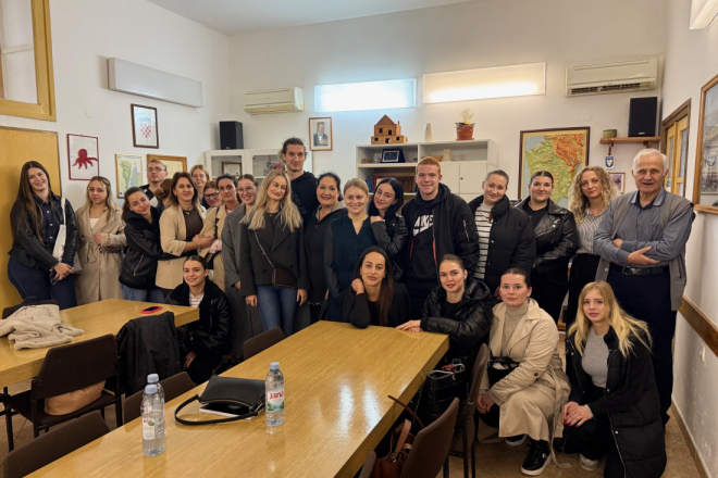 Budući medicinari u Puli se upoznali sa svijetom slijepih osoba