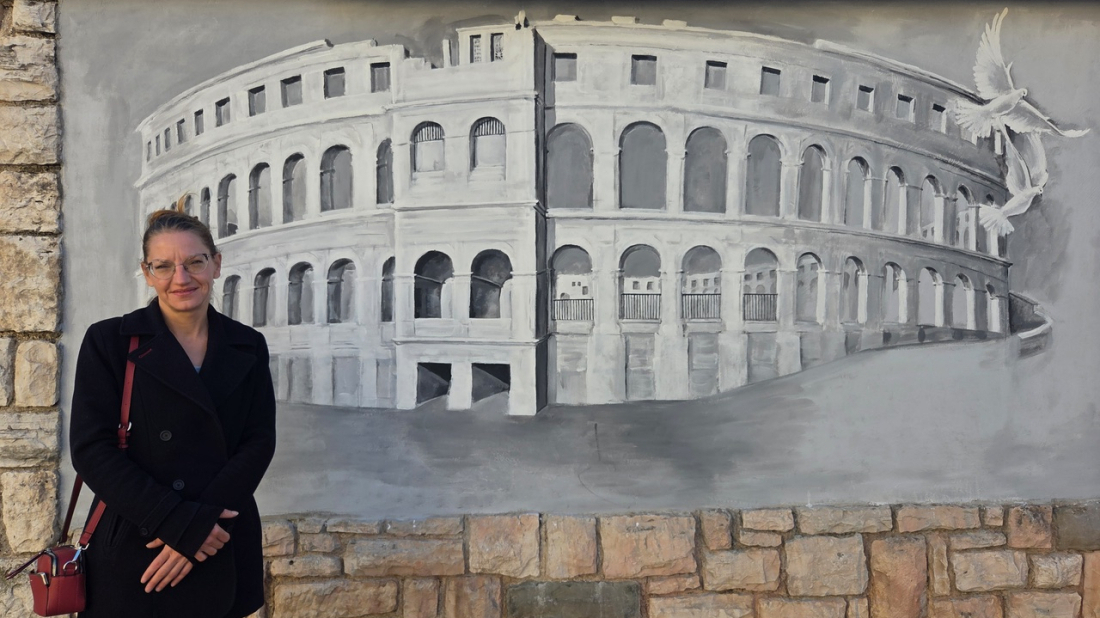Pulska umjetnica oslikala mural posvećen žrtvama Domovinskog rata: Arena i golubice mira za Vukovar
