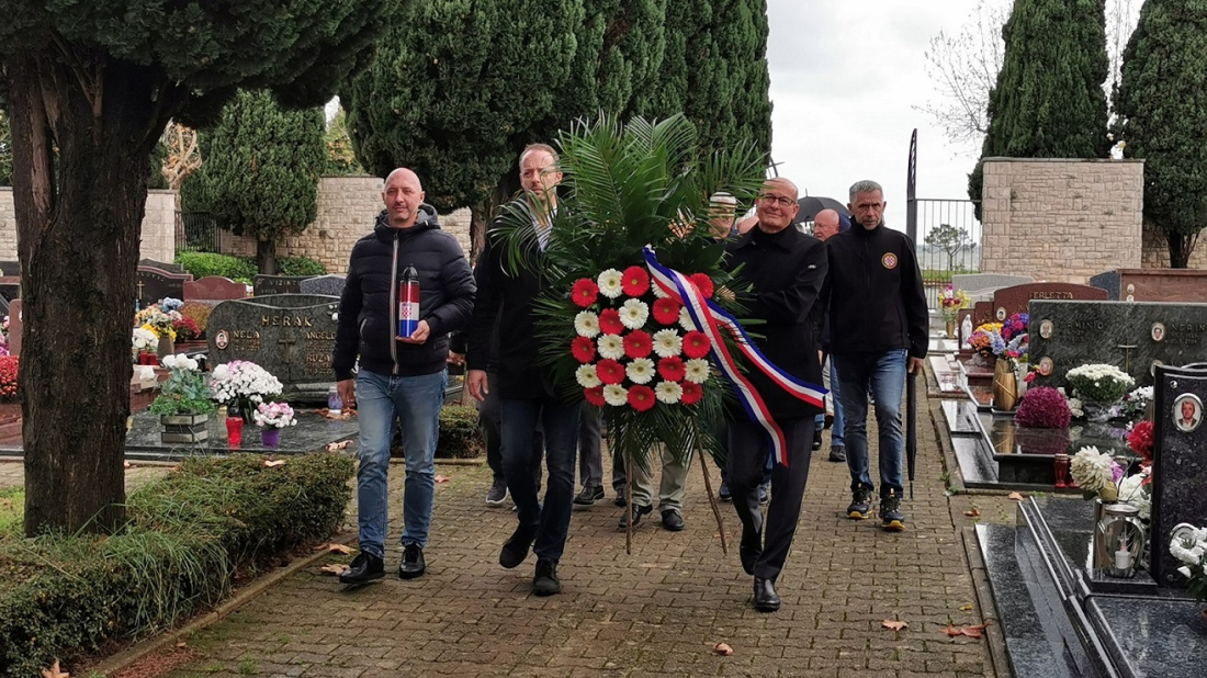 S ponosom i pijetetom u Umagu obilježen Dan sjećanja na žrtve Domovinskog rata
