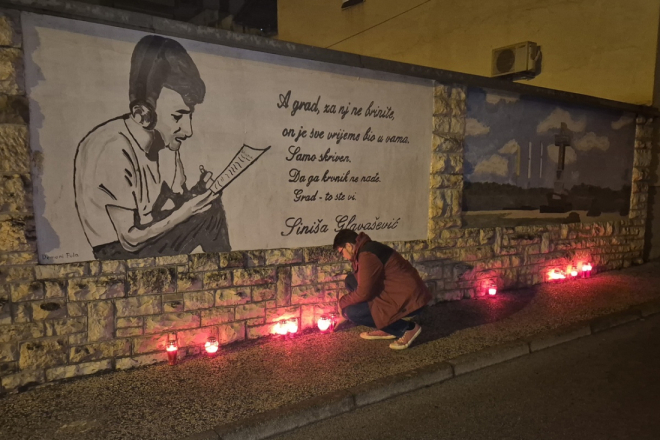 Grbin zapalio svijeću u Vukovarskoj ulici: „Dužni smo čuvati sjećanje na žrtve Domovinskog rata“
