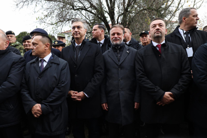 Plenković u Vukovaru: Iskazati pijetet prema herojskoj obrani grada koji je simbol otpora
