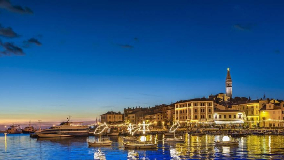 Blagdanska čarolija u Rovinju - najveći Advent do sada donosi koncerte, klizalište i brojne gastro užitke!