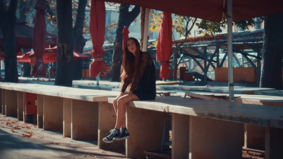 Gaia Anastasia objavljuje videospot za pjesmu "Alone in November" snimljen na poznatim pulskim lokacijama