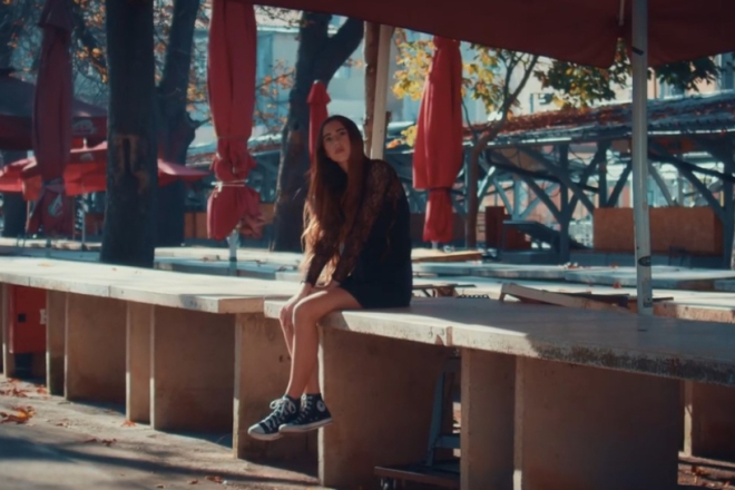 Gaia Anastasia objavljuje videospot za pjesmu "Alone in November" snimljen na poznatim pulskim lokacijama