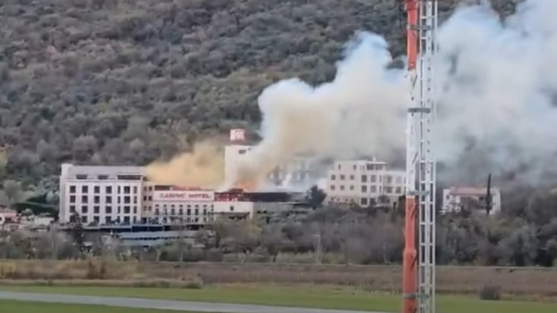 Veliki požar kod hotela Mulino: Gori automobil, zahvaćene instalacije objekta