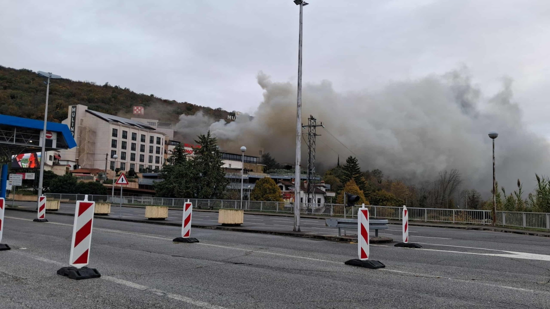 Čak 55 vatrogasaca bori se s velikim požarom u hotelu i casinu Mulino