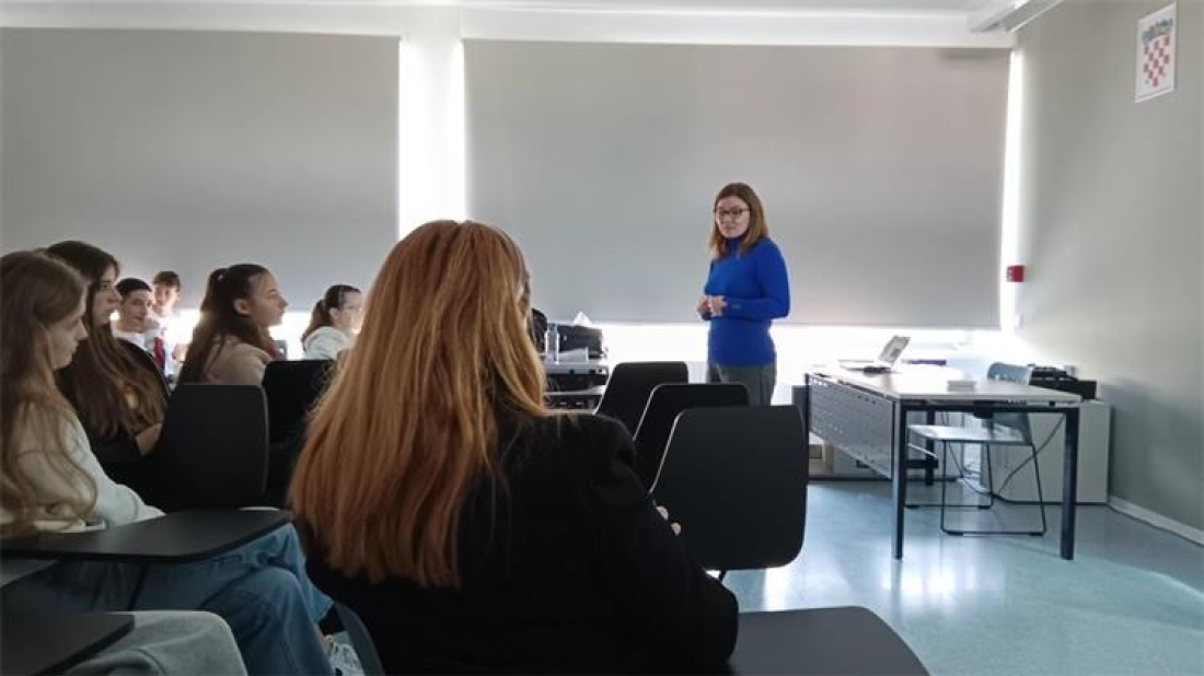 Srednjoškolci u Umagu educirani o nasilju u vezama na radionici ‘To nije ljubav’