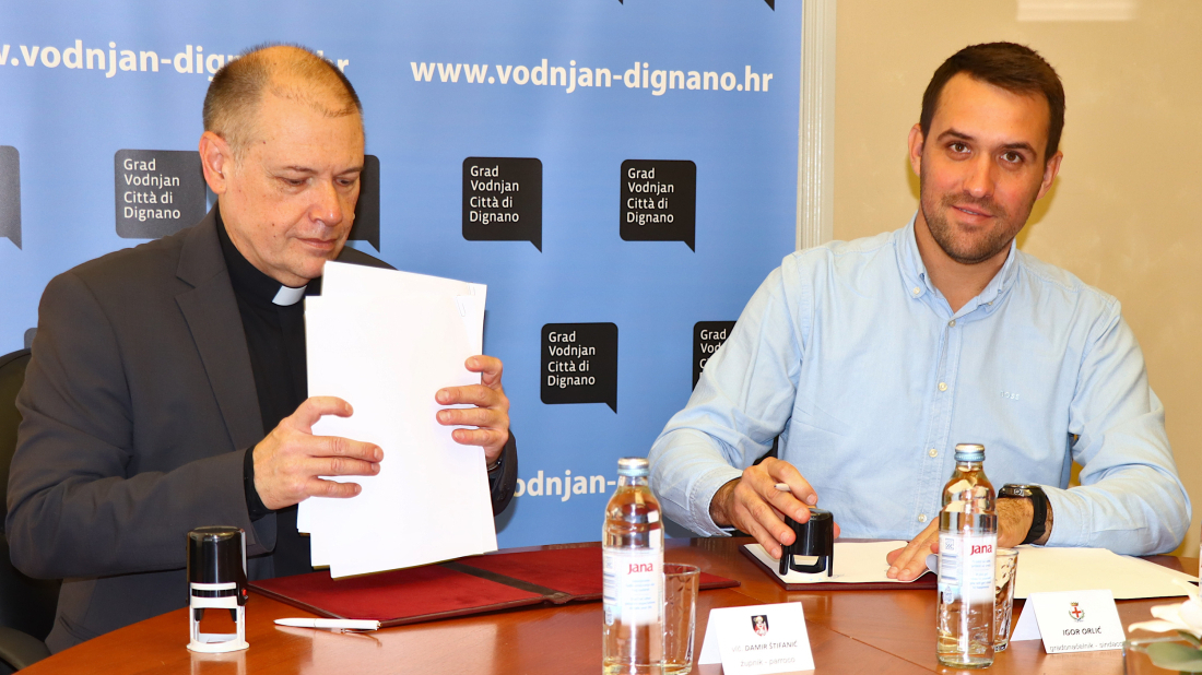 Grad Vodnjan konačno riješio pitanje vlasništva nad Župnim uredom: Potpisana izvansudska nagodba!