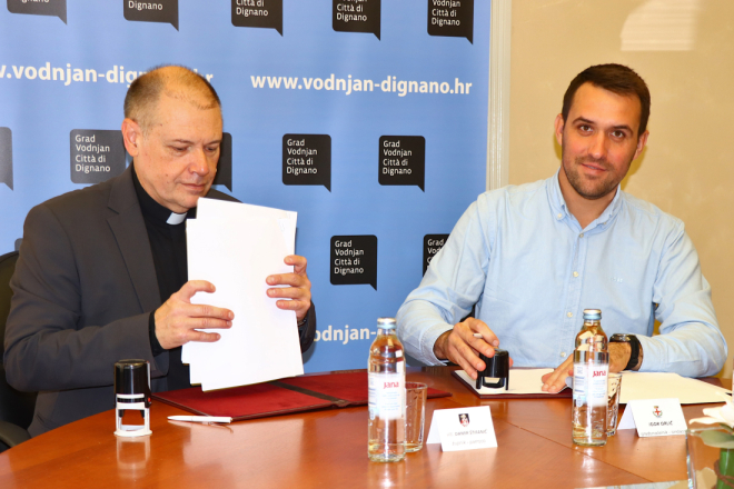Grad Vodnjan konačno riješio pitanje vlasništva nad Župnim uredom: Potpisana izvansudska nagodba!