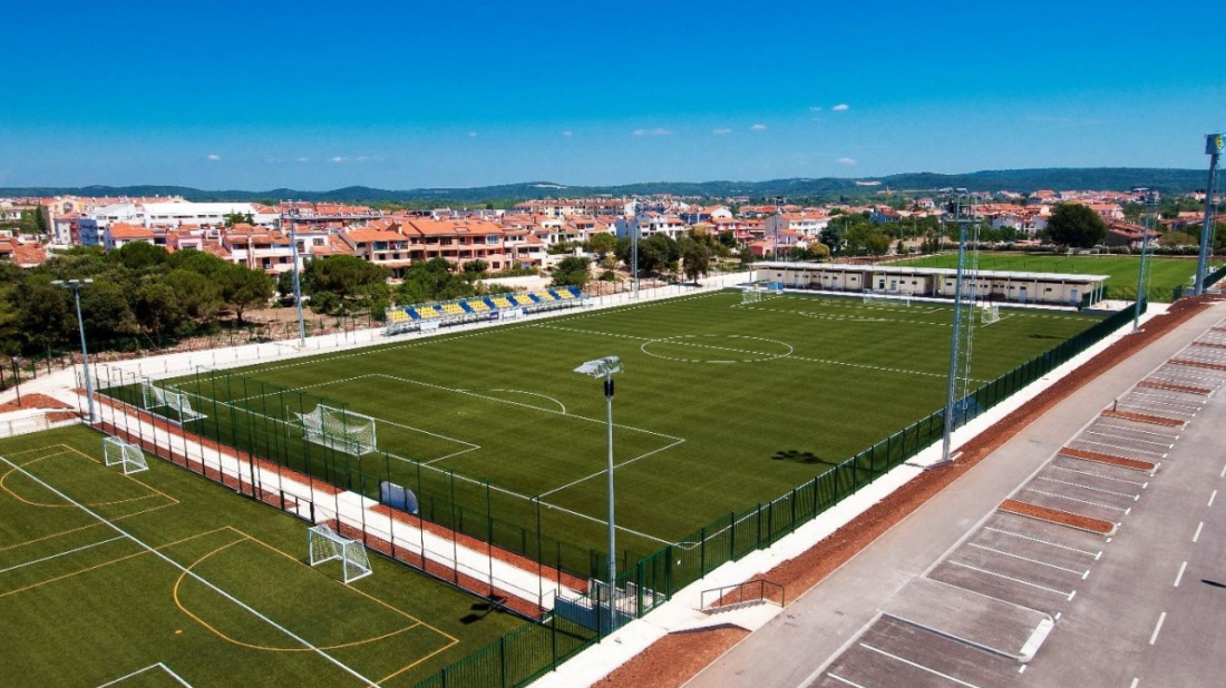 NK Rovinj oštro demantirao navode sugrađana: Pucnjevi kod igrališta Valbruna nemaju nikakve veze s Klubom!