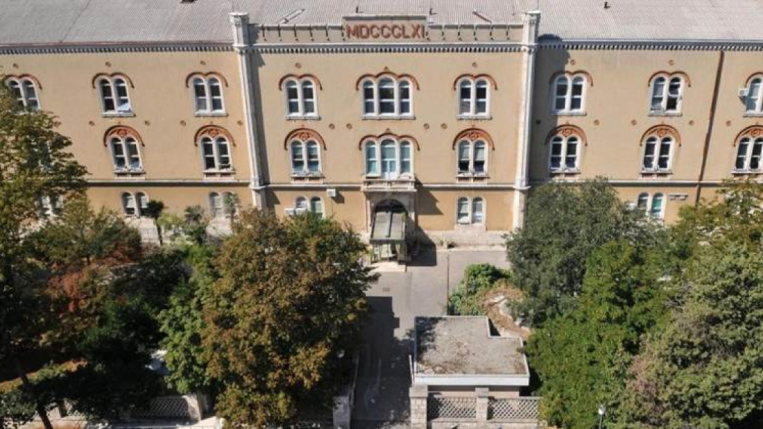 Vandalski pohod u Puli: Crveni grafiti osvanuli na sedam lokacija!