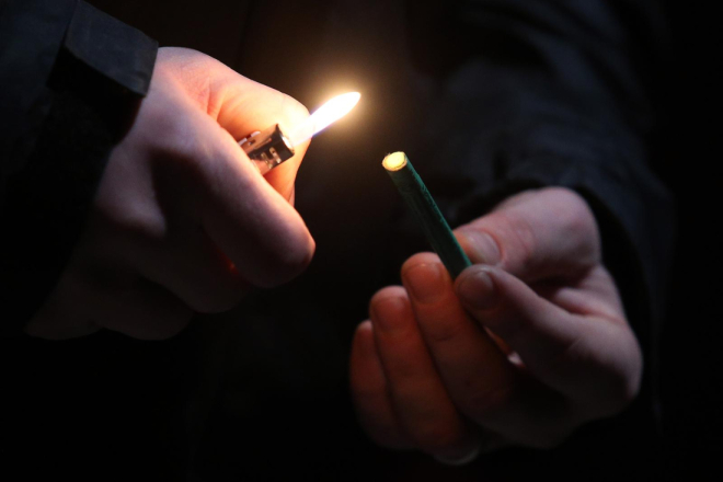 Kupili ih preko interneta: Dijete bacalo petarde, a majka 'zaradila' prijavu