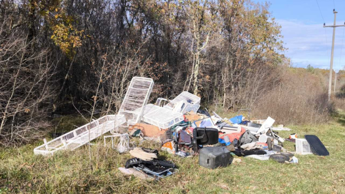 Sramota bez granica: Divlja odlagališta ponovno zatrpavaju prirodu između Sv. Lovreča i Kanfanara