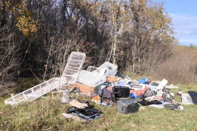 Sramota bez granica: Divlja odlagališta ponovno zatrpavaju prirodu između Sv. Lovreča i Kanfanara
