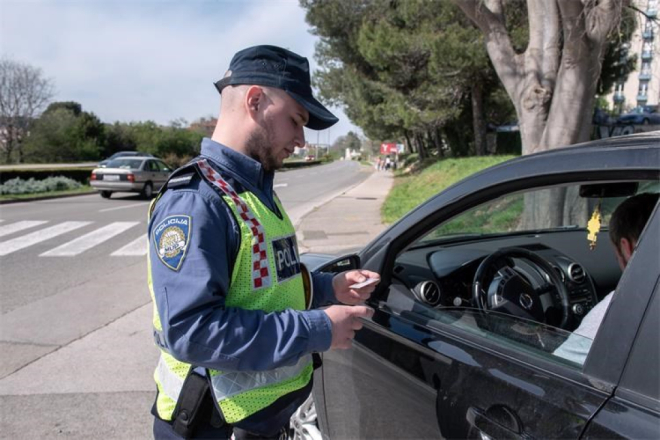 Poreč: Vozio s 2,3 promila, policija ga odvela na triježnjenje!