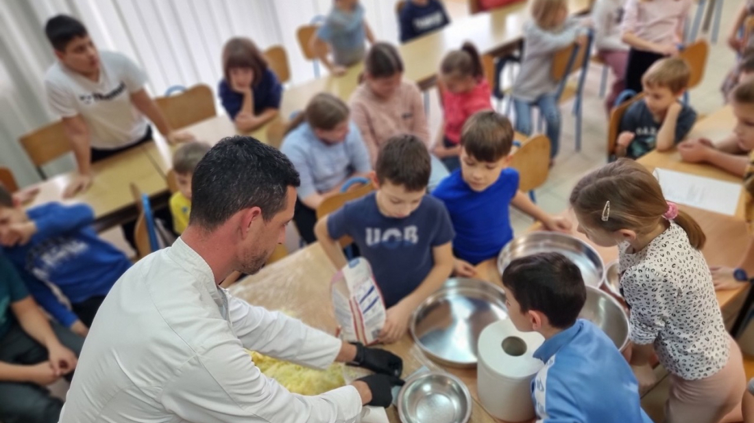 Radionica u OŠ Jože Šuran: Mali kuhari u akciji – valorizacija ekološkog grampera kroz školske recepte