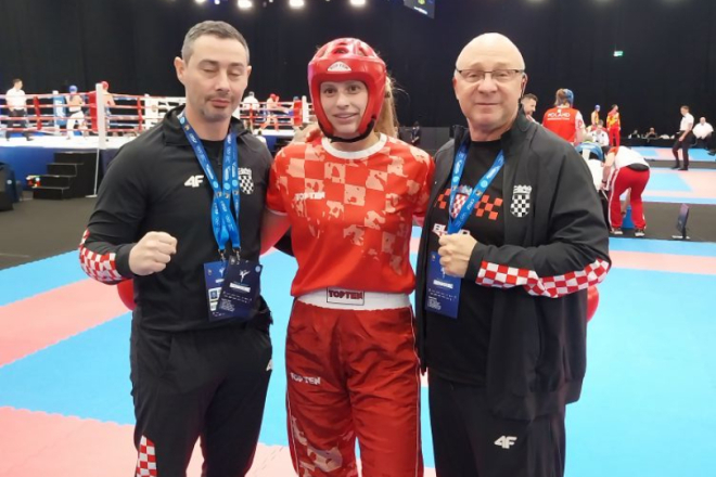 Puljanka Elizabeta Crnković ponovno prvakinja svijeta u kickboxingu!