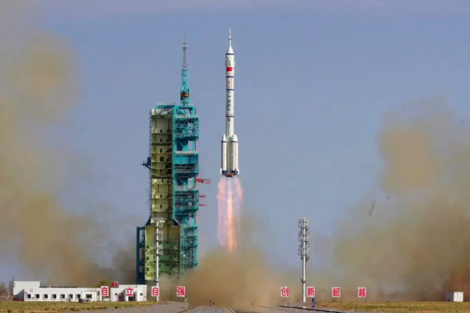 Kinezi hitno lansirali svemirski brod u orbitu: Shenzhou 22 pristao na CSS, taikonauti izvan potencijalne pogibelji!