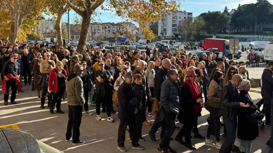Ujedinjeni na ulici, podijeljeni u stvarnosti!